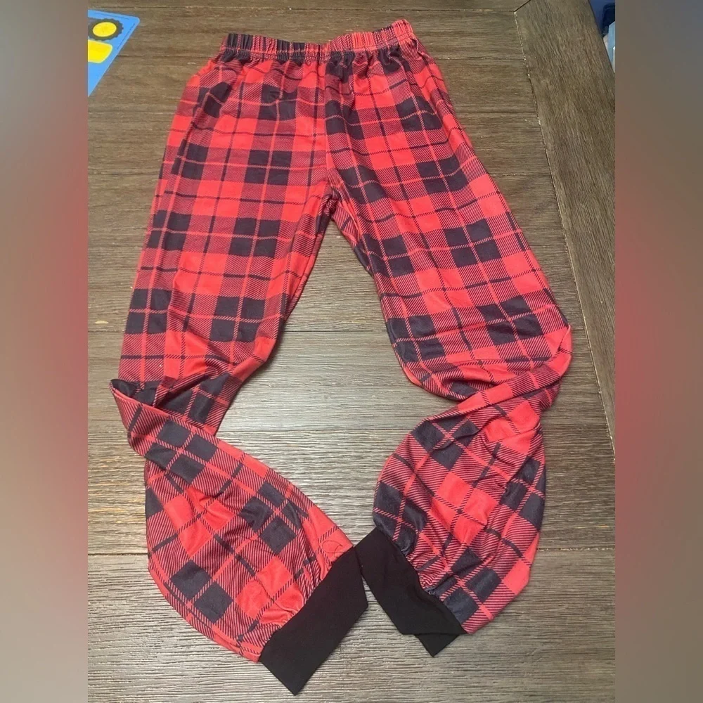 Kid’s 10 Pajama Set Buffalo Check Lounger Pants Black Top Merry Christmas
